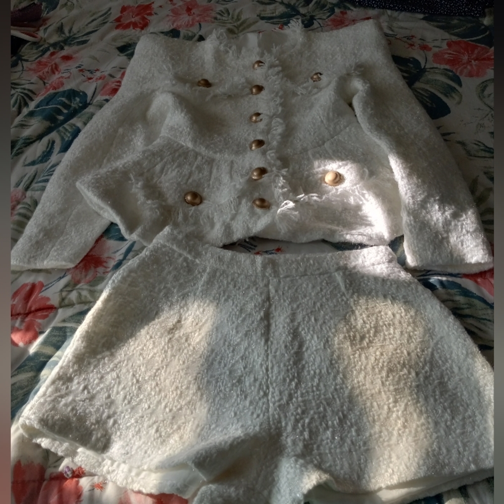 GORGEOUS WHITE SUIT S